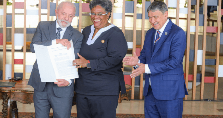 Luiz Inácio Lula da Silva, président du Brazil ; Mia Mottley, premier ministre du Barbados ; Wellington Dias, ministre du développement social et de la lutte contre la faim